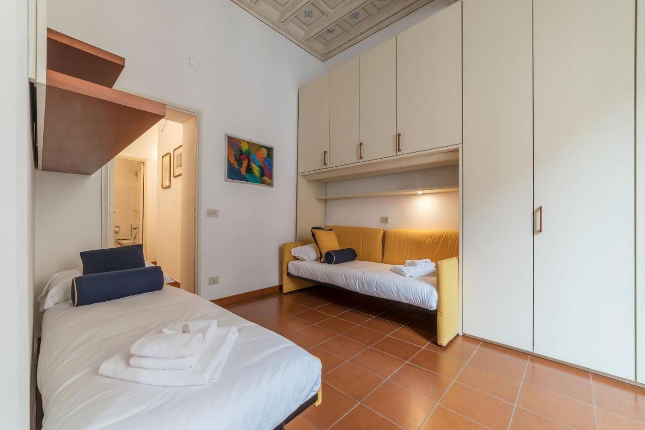 History And Modernity Meet By Fromhometorome Roma Exterior foto