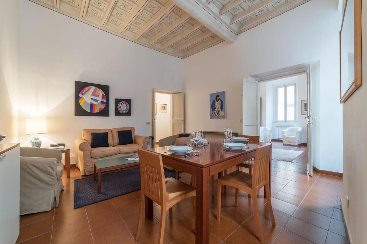 History And Modernity Meet By Fromhometorome Roma Exterior foto