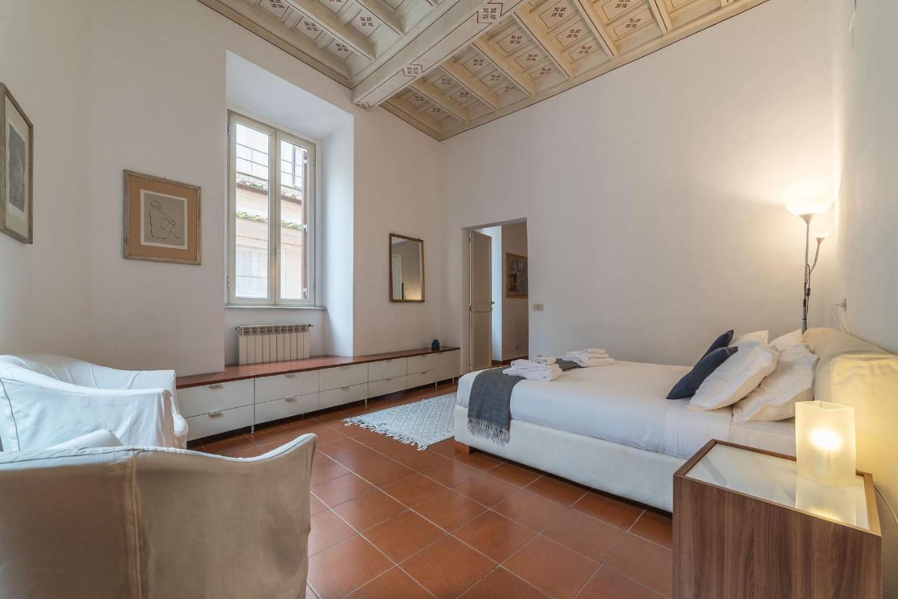 History And Modernity Meet By Fromhometorome Roma Exterior foto