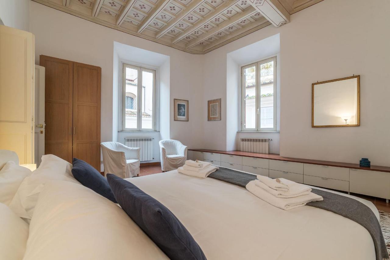 History And Modernity Meet By Fromhometorome Roma Exterior foto
